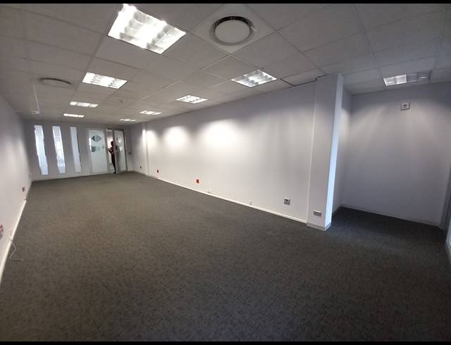 105M² OFFICE TO LET IN BRYANSTON